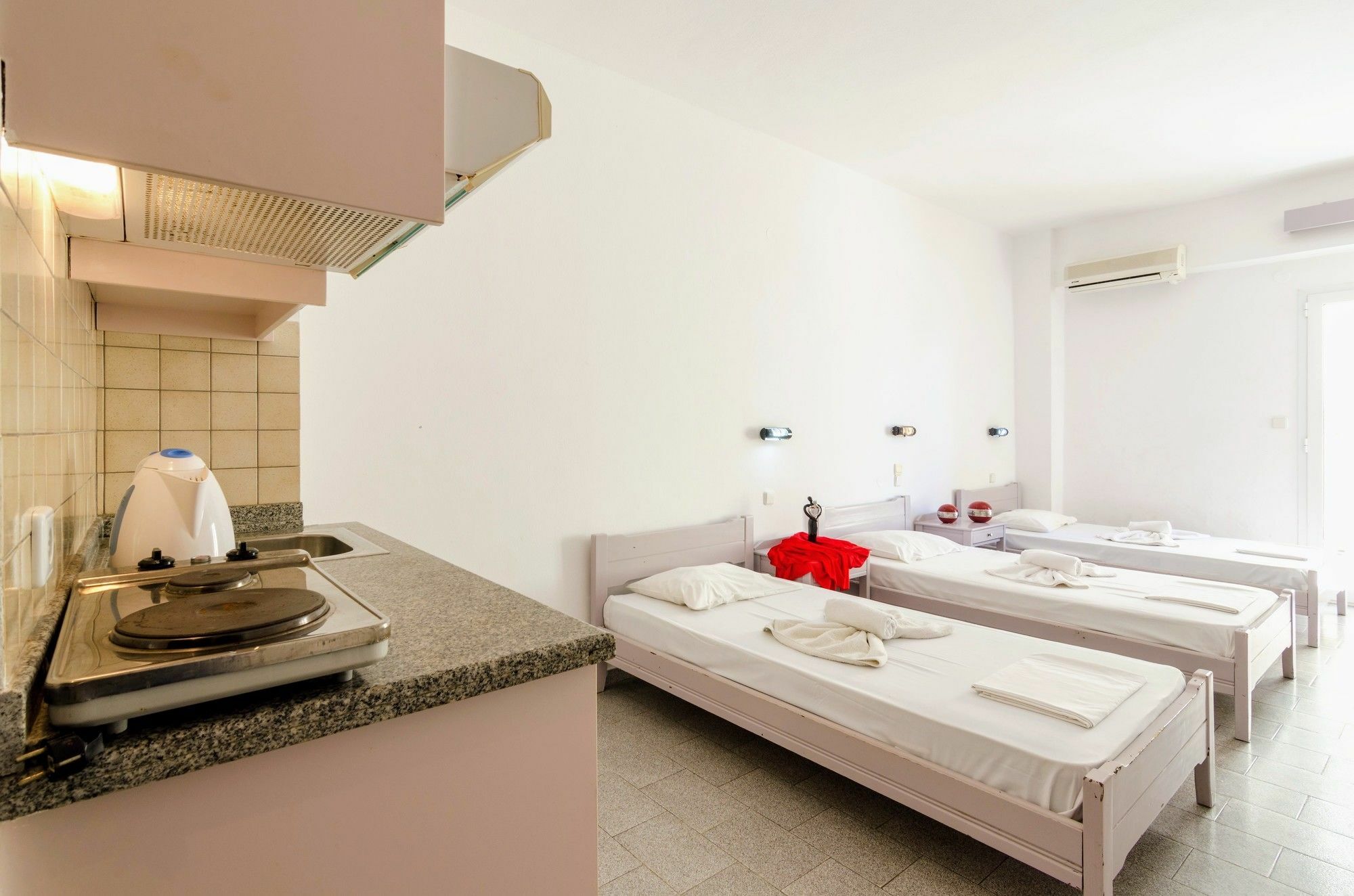 Village Oasis Annex Малиа Экстерьер фото