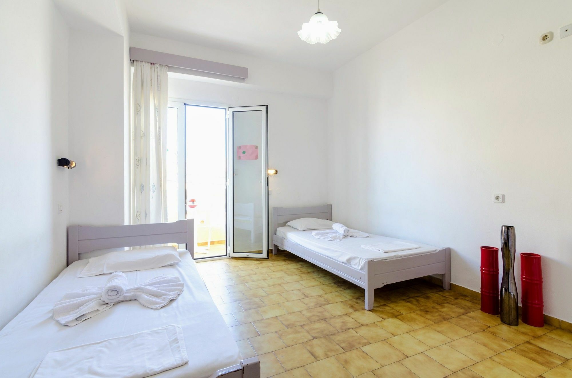 Village Oasis Annex Малиа Экстерьер фото